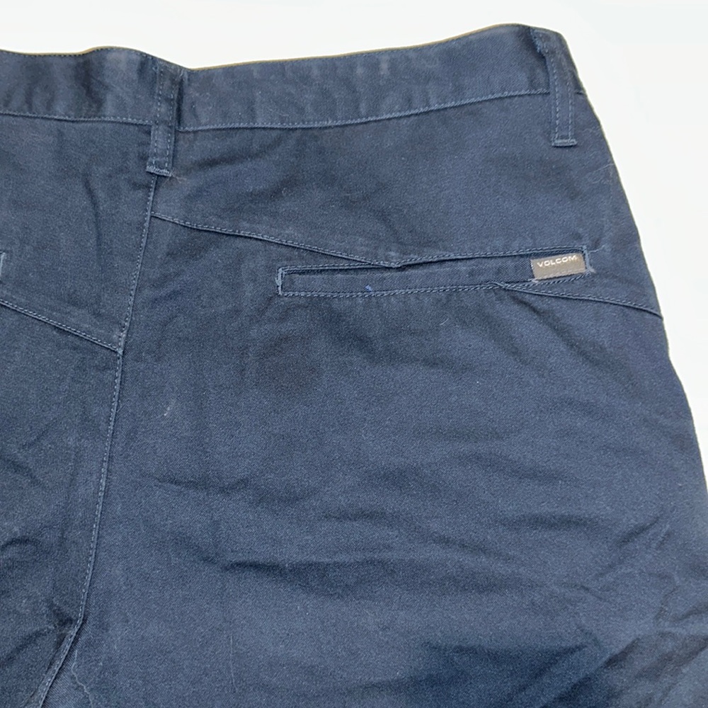 Men’s navy volcom shorts
